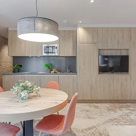 Metropolitan Boutique آكورونيا